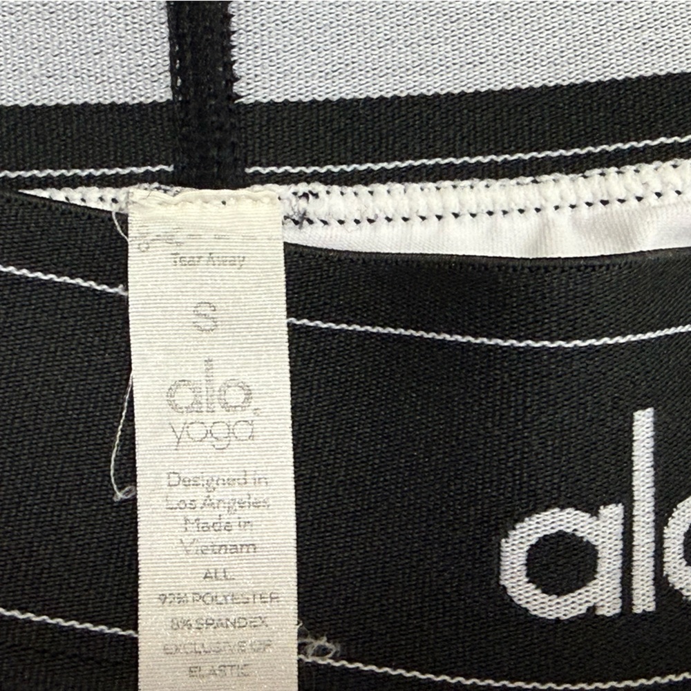 ALO Yoga Black and White Performance Waistband - Picture 2 of 6